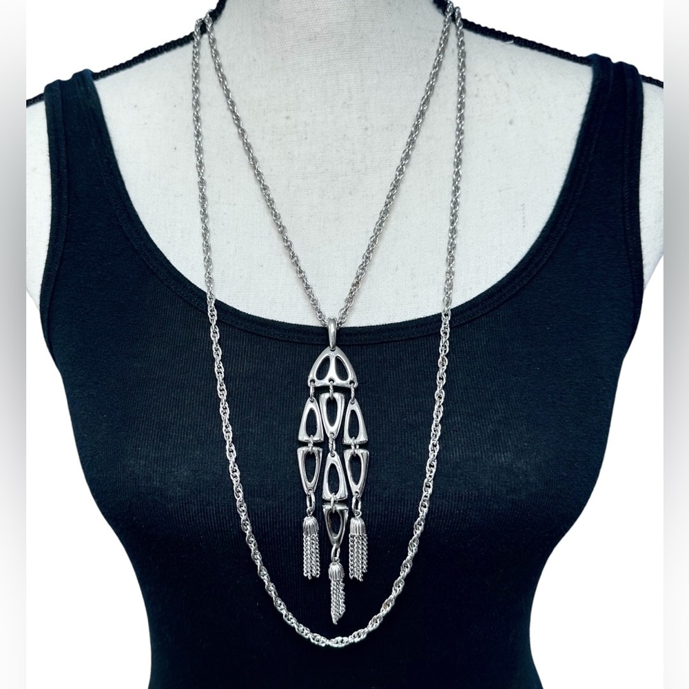 🤍Vintage Trifari Double Strand Tassel Necklace